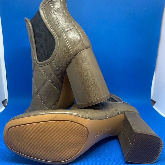 NINE WEST Leather Quilted High Heel Ankle Slip On Boots Booties Women's Size 6M. - Picture 6 of 10